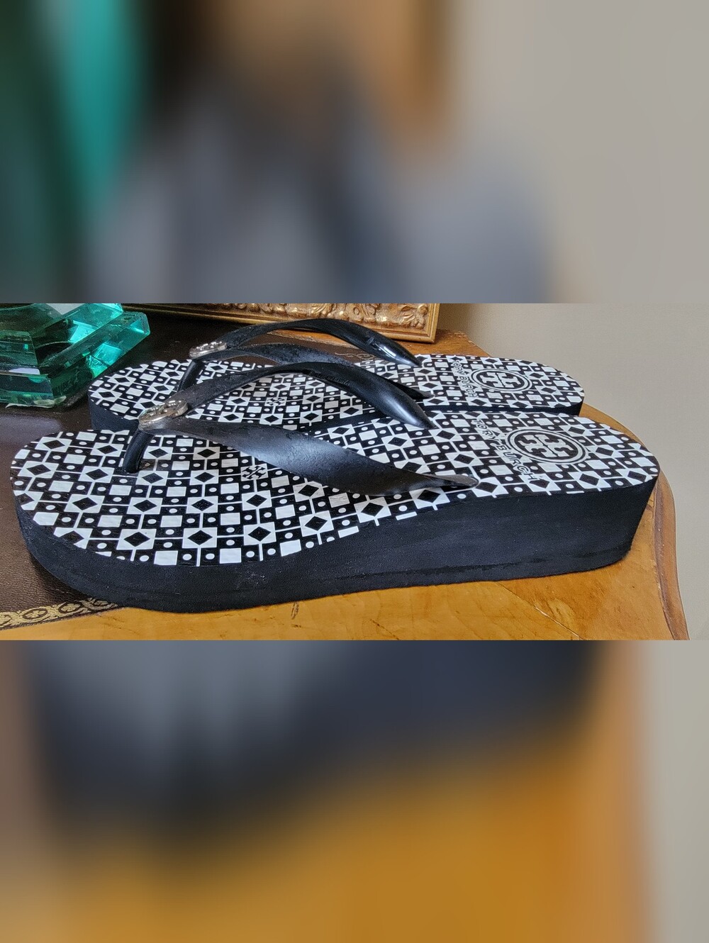 Tory Burch Black & White Rubber Sole Thong Wedge Flip Flops Silver T Logo Sz 9